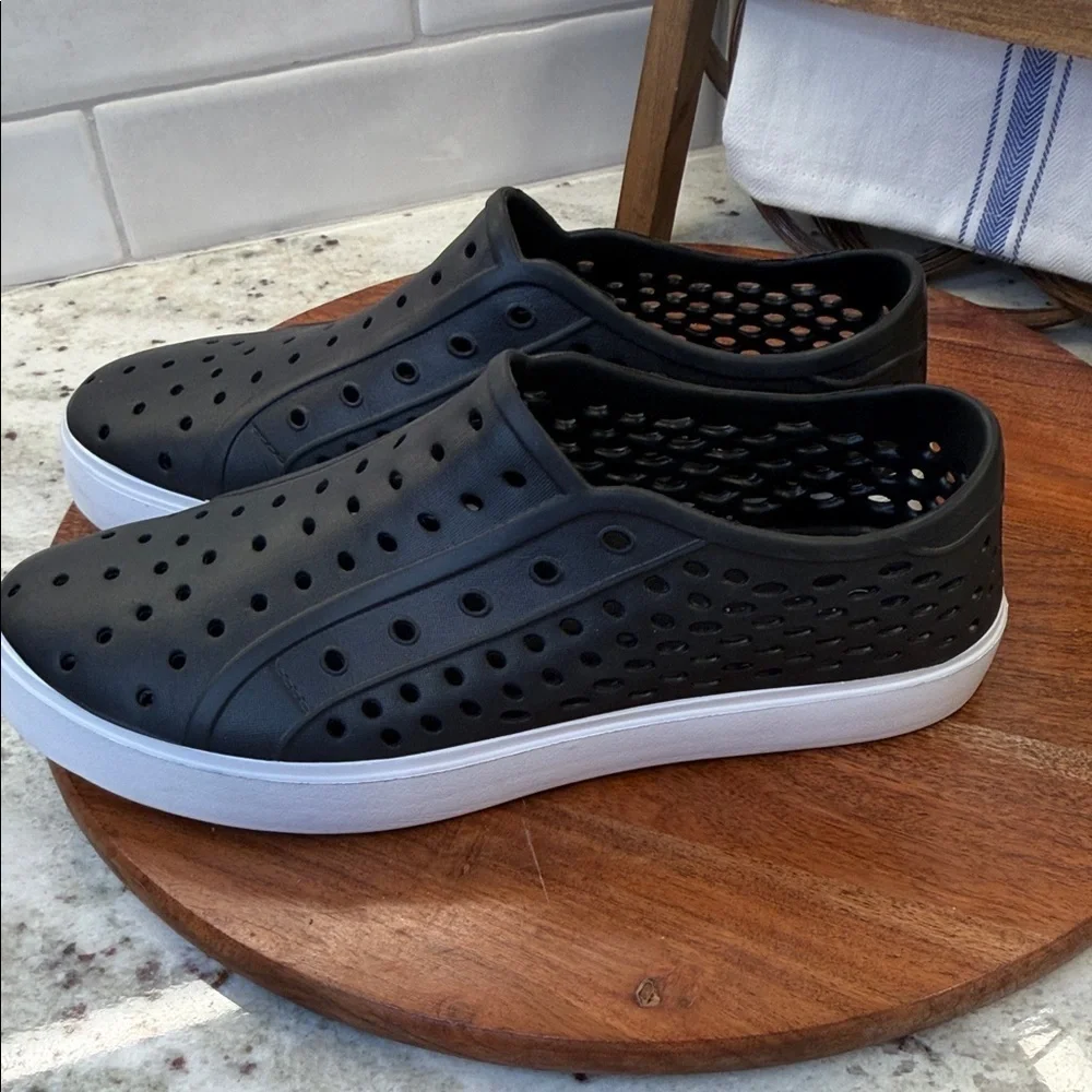 London Fog Black Perforated Slip-On Sneakers